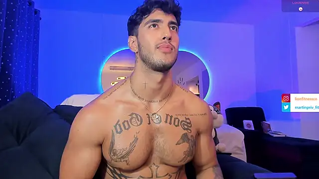 Snapshot of JACOB_MARTINS chatting on February 26, 2025, 12:05 am JACOB MARTINS online show from February 26, 2025, 12:05 am