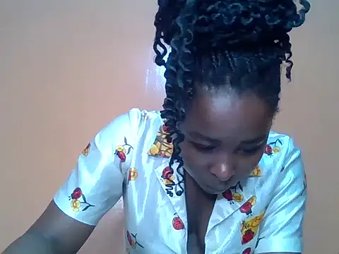 Snapshot of Moonfades chatting on November 2, 2025, 8:06 am Moonfades online show from November 2, 2025, 8:06 am