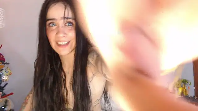 Snapshot of Kimandyuk chatting on December 19, 2024, 1:39 am Kimandyuk online show from December 19, 2024, 1:39 am