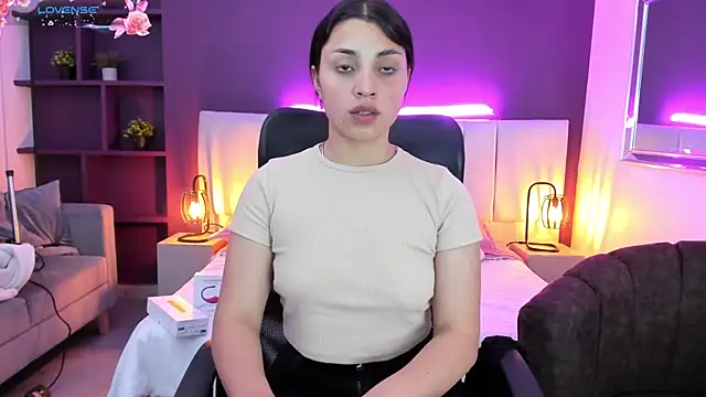 VickyBuunny online show from December 20, 2024, 1:43 pm