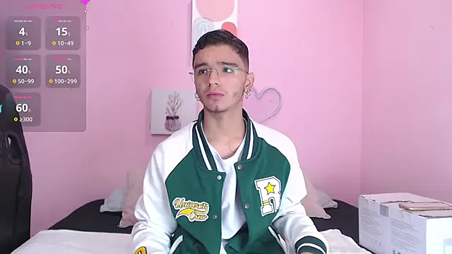 Snapshot of Ian_Castillo_ chatting on January 3, 2025, 11:35 am Ian Castillo online show from January 3, 2025, 11:35 am