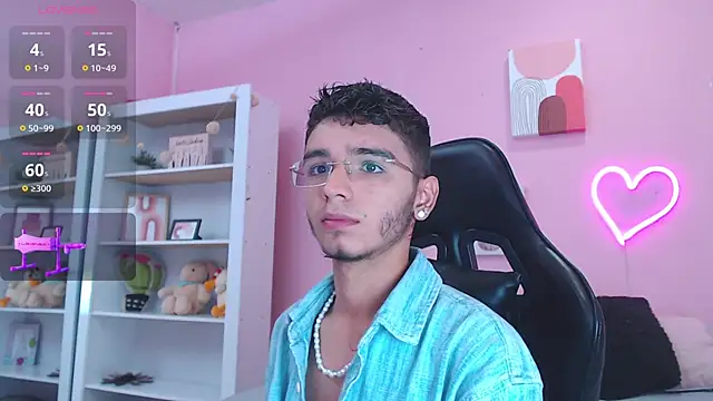 Snapshot of Ian_Castillo_ chatting on January 25, 2025, 11:13 am Ian Castillo online show from January 25, 2025, 11:13 am