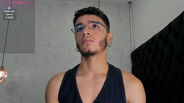 Snapshot of Ian_Castillo_ chatting on February 18, 2025, 11:11 am Ian Castillo online show from February 18, 2025, 11:11 am