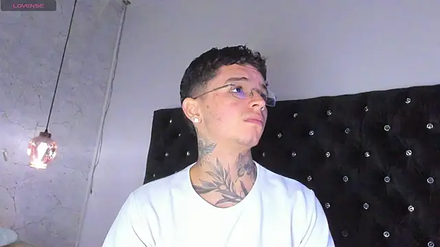 Snapshot of Ian_Castillo_ chatting on October 1, 2025, 11:16 am Ian Castillo online show from October 1, 2025, 11:16 am