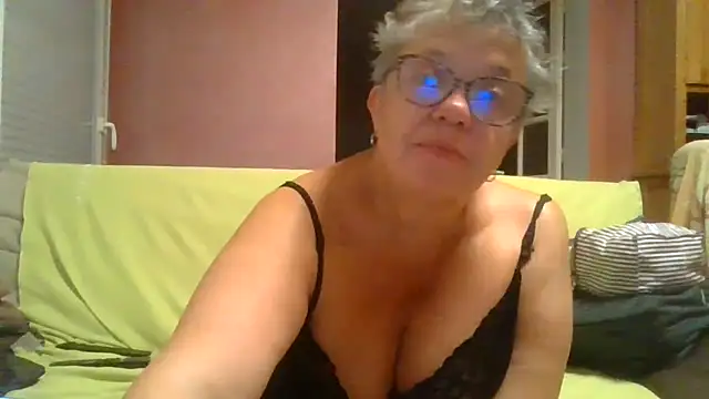 Vandeae44 online show from September 19, 2025, 8:09 pm