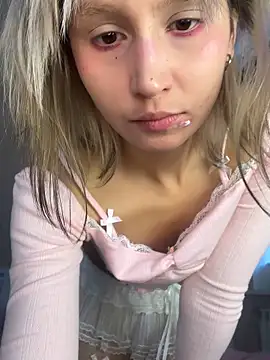 bigbabykiki online show from October 8, 2025, 6:11 am