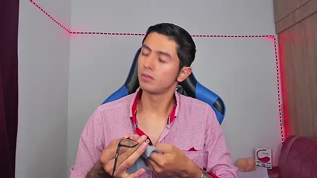 Snapshot of Ethan_Sai___ chatting on December 4, 2024, 1:14 am Ethan Sai online show from December 4, 2024, 1:14 am