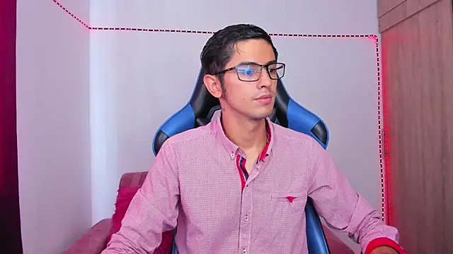 Snapshot of Ethan_Sai___ chatting on December 6, 2024, 4:49 pm Ethan Sai online show from December 6, 2024, 4:49 pm