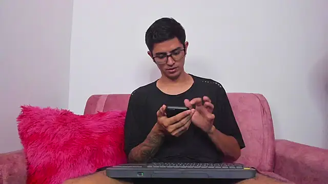 Snapshot of Ethan_Sai___ chatting on December 14, 2024, 12:11 am Ethan Sai online show from December 14, 2024, 12:11 am