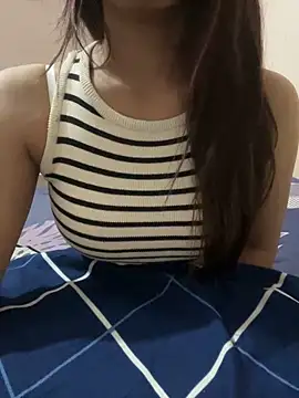 Snapshot of _riyaahahaha_ chatting on January 5, 2025, 8:21 pm  riyaahahaha  online show from January 5, 2025, 8:21 pm