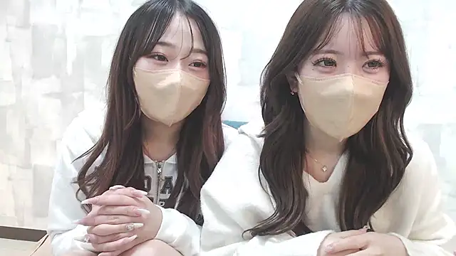 Snapshot of LOVE_MOMO_LOVE chatting on February 10, 2025, 2:48 pm LOVE MOMO LOVE online show from February 10, 2025, 2:48 pm