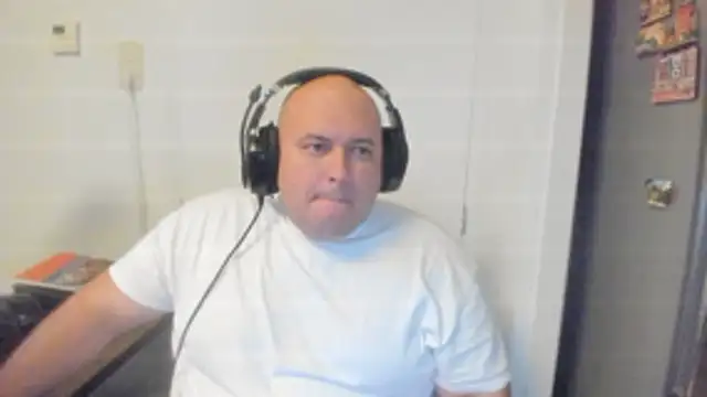 Snapshot of BigromeoXX chatting on October 28, 2025, 6:32 pm BigromeoXX online show from October 28, 2025, 6:32 pm