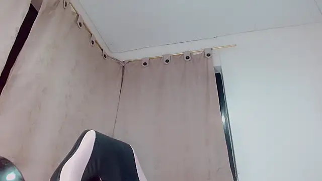 Snapshot of Oriana_braom chatting on January 11, 2025, 1:37 am Oriana braom online show from January 11, 2025, 1:37 am