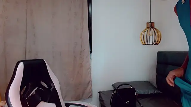Snapshot of Oriana_braom chatting on January 18, 2025, 2:03 am Oriana braom online show from January 18, 2025, 2:03 am