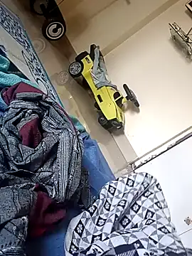 Snapshot of Mmm992170 chatting on February 4, 2025, 3:44 am Mmm992170 online show from February 4, 2025, 3:44 am