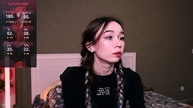 Snapshot of Kimiko__ chatting on October 18, 2025, 8:09 pm Kimiko online show from October 18, 2025, 8:09 pm