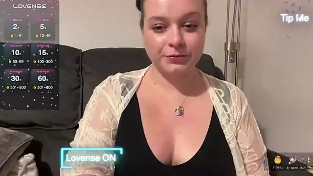 Snapshot of NaughtyWifeUK chatting on December 2, 2024, 9:17 pm NaughtyWifeUK online show from December 2, 2024, 9:17 pm