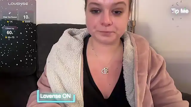 Snapshot of NaughtyWifeUK chatting on December 14, 2024, 9:35 pm NaughtyWifeUK online show from December 14, 2024, 9:35 pm