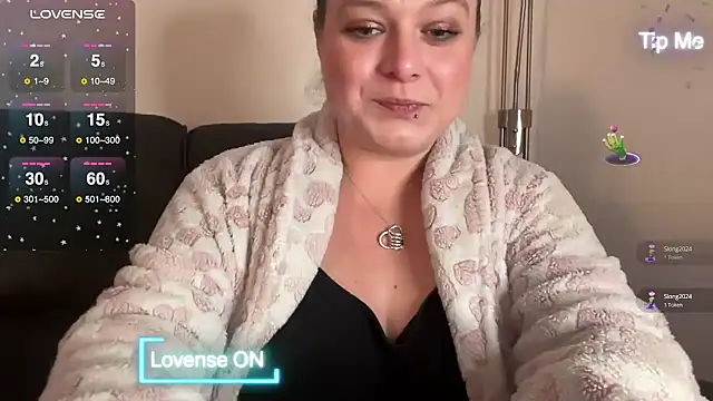 Snapshot of NaughtyWifeUK chatting on December 19, 2024, 10:53 pm NaughtyWifeUK online show from December 19, 2024, 10:53 pm