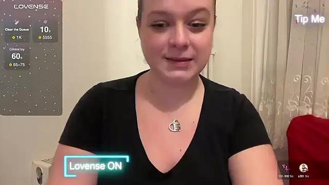 Snapshot of NaughtyWifeUK chatting on January 5, 2025, 11:12 pm NaughtyWifeUK online show from January 5, 2025, 11:12 pm