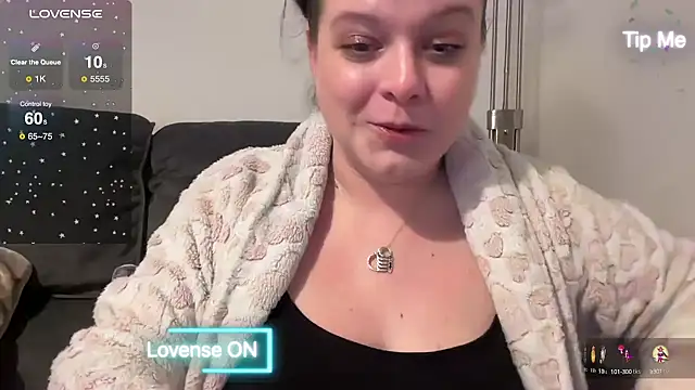 Snapshot of NaughtyWifeUK chatting on February 24, 2025, 11:52 pm NaughtyWifeUK online show from February 24, 2025, 11:52 pm