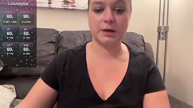 Snapshot of NaughtyWifeUK chatting on October 11, 2025, 12:21 am NaughtyWifeUK online show from October 11, 2025, 12:21 am