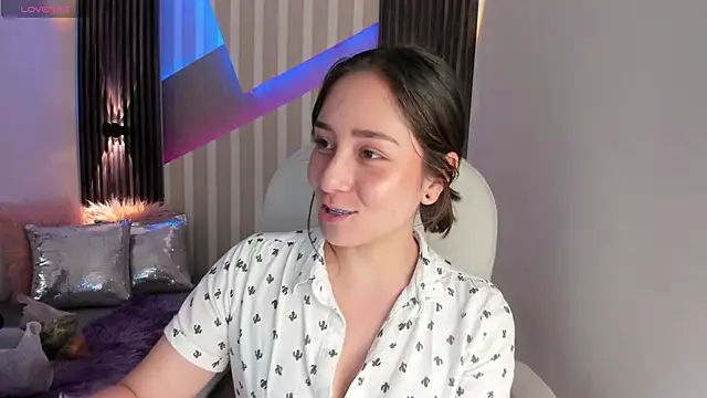Snapshot of emily_layton chatting on January 15, 2025, 3:39 pm emily layton online show from January 15, 2025, 3:39 pm