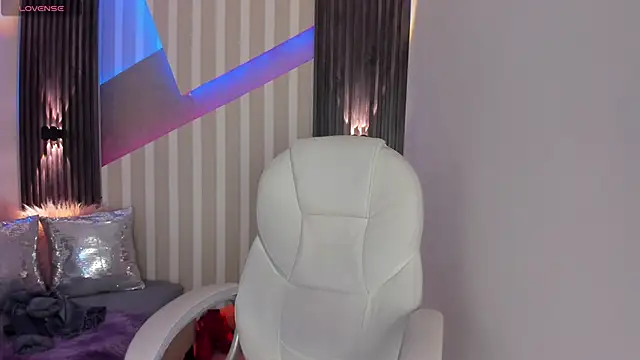 Snapshot of emily_layton chatting on January 16, 2025, 2:30 pm emily layton online show from January 16, 2025, 2:30 pm