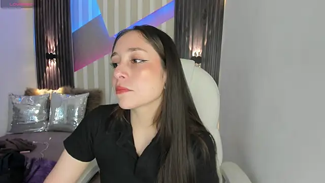 Snapshot of emily_layton chatting on February 3, 2025, 2:24 pm emily layton online show from February 3, 2025, 2:24 pm