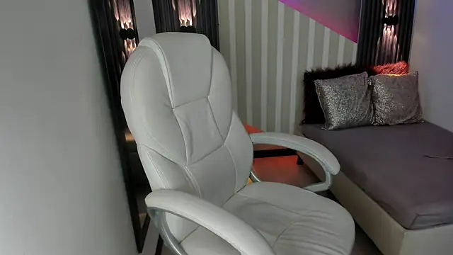 Snapshot of emily_layton chatting on September 20, 2025, 3:35 pm emily layton online show from September 20, 2025, 3:35 pm