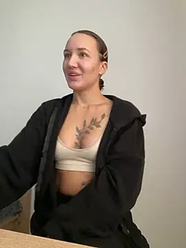 Snapshot of Stasia_Queen chatting on December 3, 2024, 9:22 am Stasia Queen online show from December 3, 2024, 9:22 am