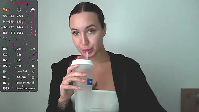 Snapshot of Stasia_Queen chatting on December 5, 2024, 9:28 am Stasia Queen online show from December 5, 2024, 9:28 am