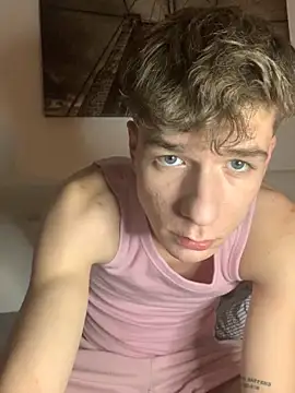 Snapshot of MiguelRausch chatting on October 29, 2025, 6:09 pm MiguelRausch online show from October 29, 2025, 6:09 pm