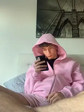 Snapshot of MiguelRausch chatting on November 11, 2025, 3:23 pm MiguelRausch online show from November 11, 2025, 3:23 pm