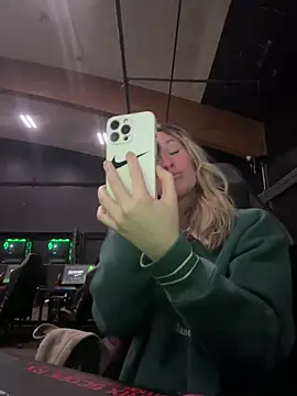 Snapshot of M1ssyk1ssy chatting on December 26, 2024, 10:09 pm M1ssyk1ssy online show from December 26, 2024, 10:09 pm