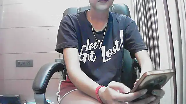 Snapshot of collage_hoty chatting on October 6, 2025, 4:37 pm collage hoty online show from October 6, 2025, 4:37 pm