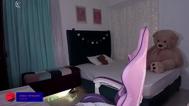 Snapshot of alice_guerin_ chatting on February 7, 2025, 4:16 am alice guerin online show from February 7, 2025, 4:16 am