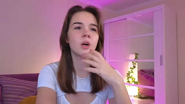 Snapshot of LindaRobertz chatting on February 5, 2025, 12:49 pm LindaRobertz online show from February 5, 2025, 12:49 pm