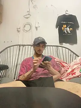 Snapshot of Tomito14 chatting on September 14, 2025, 12:32 am Tomito14 online show from September 14, 2025, 12:32 am