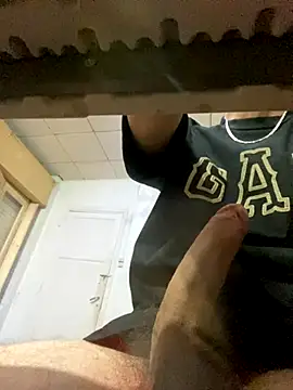 Snapshot of Tomito14 chatting on November 3, 2025, 5:42 am Tomito14 online show from November 3, 2025, 5:42 am