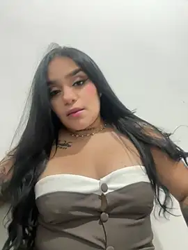 Snapshot of Sofi-James chatting on January 1, 2025, 4:29 am Sofi-James online show from January 1, 2025, 4:29 am