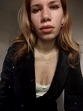 EvaRush online show from October 4, 2025, 5:22 pm