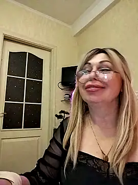 SusieNoreen online show from October 13, 2025, 2:22 am