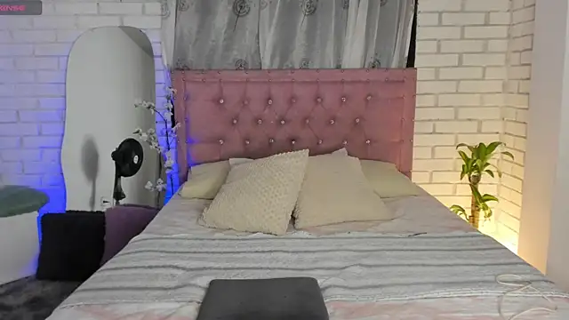 Snapshot of April_Scarlett chatting on January 12, 2025, 2:35 am April Scarlett online show from January 12, 2025, 2:35 am