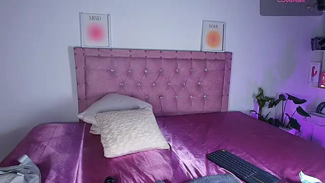 Snapshot of April_Scarlett chatting on November 5, 2025, 9:48 pm April Scarlett online show from November 5, 2025, 9:48 pm