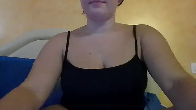 Snapshot of Chicamora chatting on September 23, 2025, 8:01 pm Chicamora online show from September 23, 2025, 8:01 pm