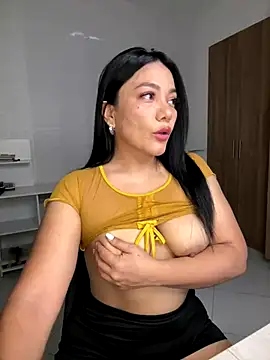 Snapshot of Abril10_ chatting on December 5, 2024, 12:44 pm Abril10 online show from December 5, 2024, 12:44 pm