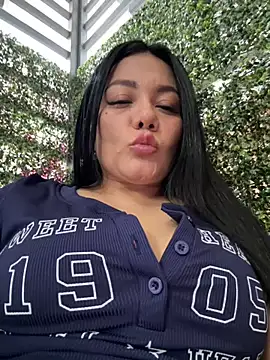 Snapshot of Abril10_ chatting on December 7, 2024, 9:33 pm Abril10 online show from December 7, 2024, 9:33 pm
