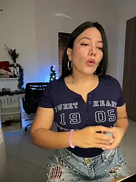 Snapshot of Abril10_ chatting on December 16, 2024, 12:06 pm Abril10 online show from December 16, 2024, 12:06 pm