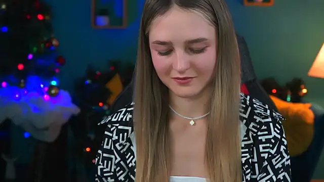 Snapshot of DeboraLarson chatting on December 20, 2024, 10:16 am DeboraLarson online show from December 20, 2024, 10:16 am